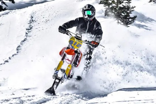 a man riding skis down a snow covered slope